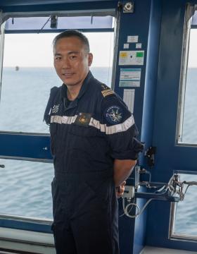 Capitaine de frégate Chun Jen, officier plongeur-démineur