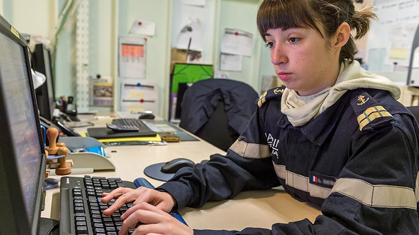 Marine Nationale - Technicien comptabilité et logistique